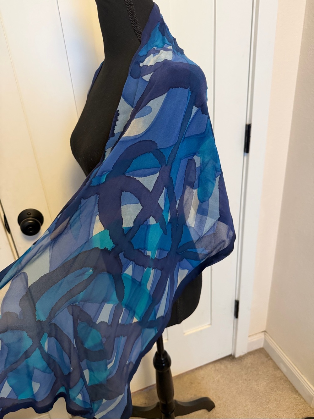 vibrant, 100% silk scarf shawl abstract mosaic pattern artsy blue & teal - Picture 4 of 6